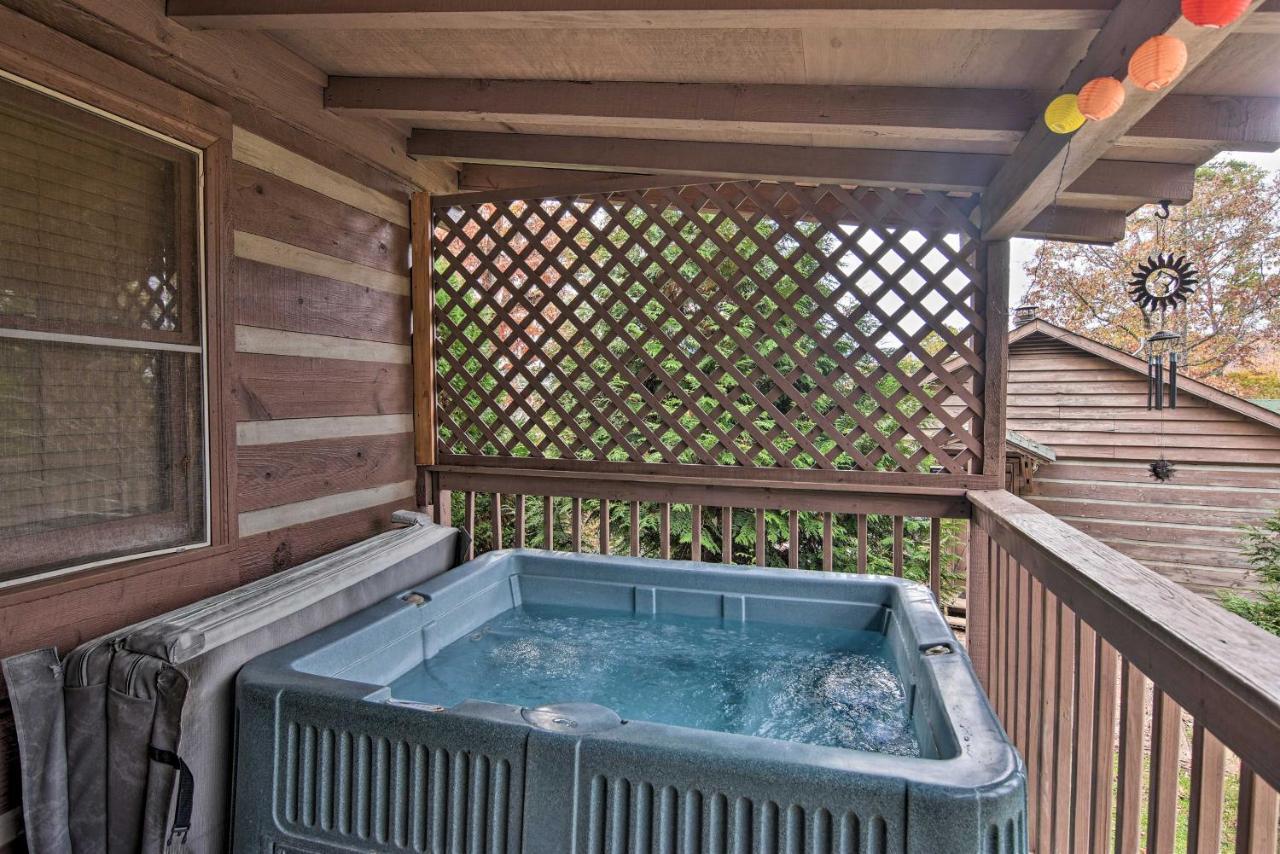 Willa Cozy Cabin With Hot Tub And Smoky Mountain Views! Bryson City Zewnętrze zdjęcie